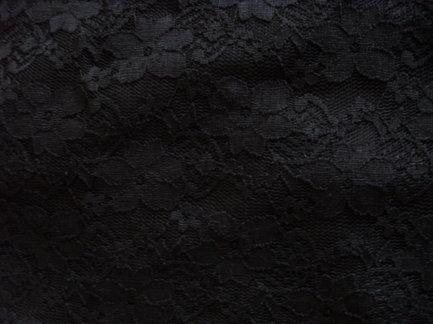 kleines Schwarzes mit Spitze