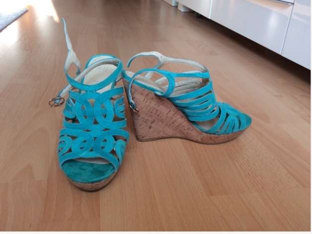 Türkise Sandalette mit Keilabsatz