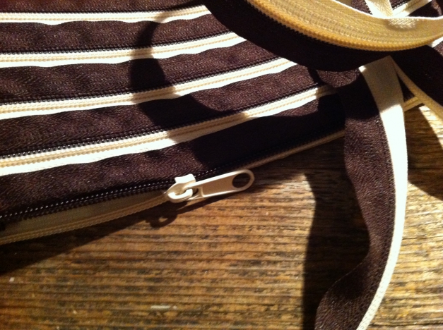 Witzige Tasche aus Reißverschlüssen NEU