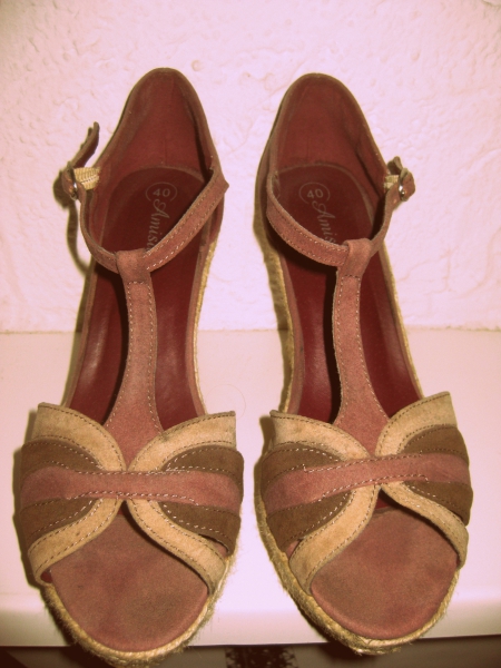 Sandalen mit Keilabsatz