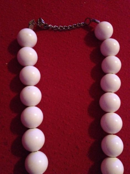 Große,weiße Perlenkette