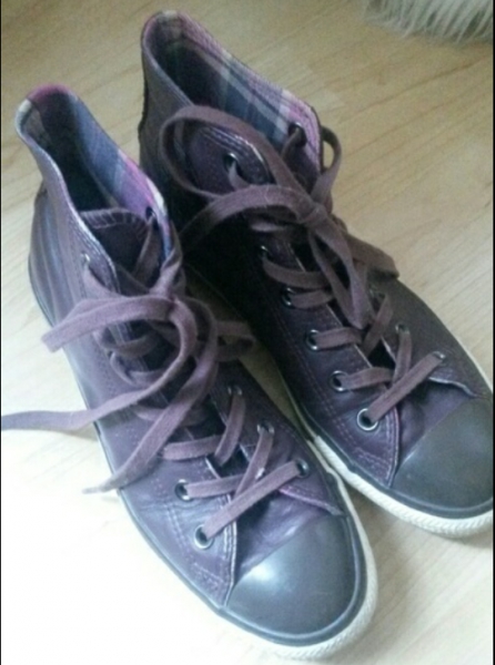 rote Converse Chucks All Star Leder Beere lila dunkelrot
