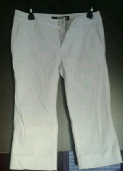 Weiße dreiviertel Stoffhose