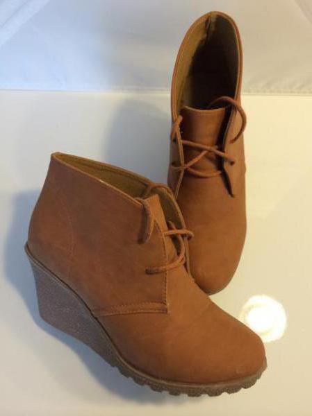Stiefeletten Boots Wedges Keilabsatz cognac Größe 37 von Jumex