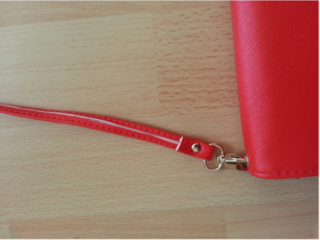 rote Handtasche / rotes Portmonee