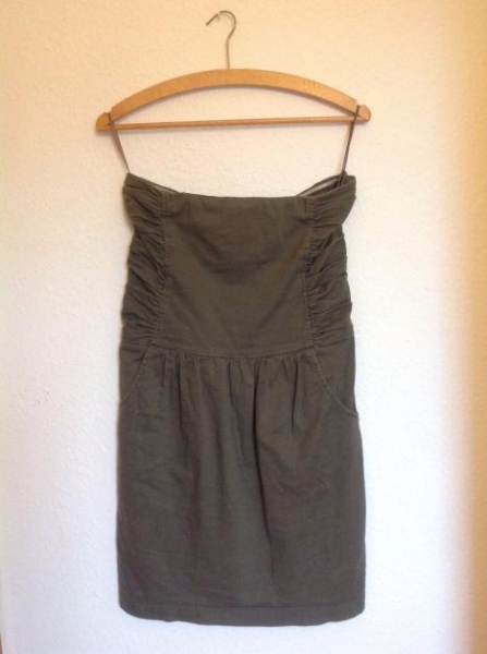 Olivgrünes Kleid von Review
