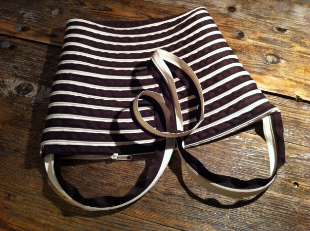 Witzige Tasche aus Reißverschlüssen NEU