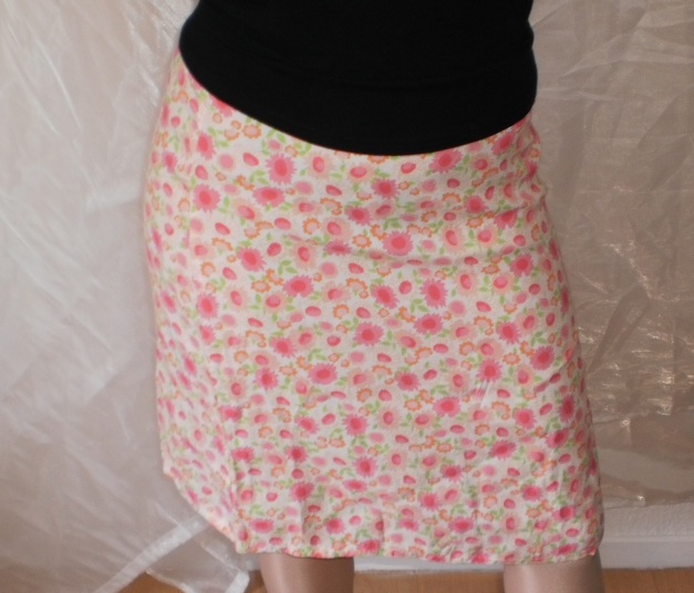 H & M: Sommerlicher Blumenmuster-Minirrock! Auch für den Winter