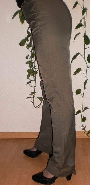 Esprit: Samtig weich-leichte Stoffhose in dunkelgrün in Gr. 36!