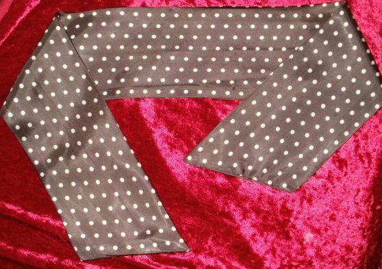 Schal schwarz mit weißen Punkten