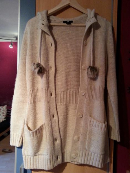 Langer Cardigan mit Bommeln und Kapuze