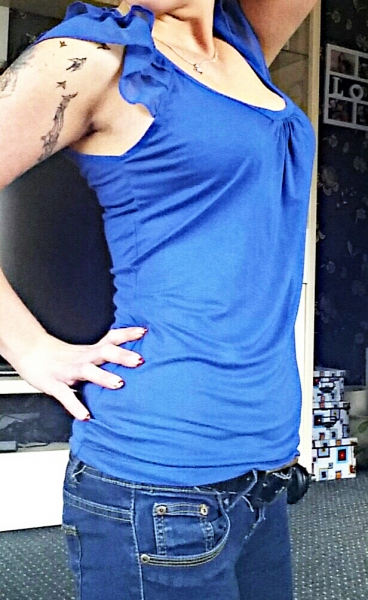 Blaues Top