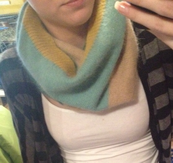 Schöner Schlauchschal mit gedeckten Farben :)