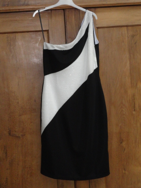 Neu ~* Apart ~* Tolles Jerseykleid mit Pailetten ~* Gr. 38 ~* schwarz*weiß