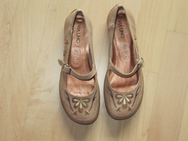 Super schöne Ballerina Gr. 38 ViA Uno Stickerei Blumen neuwertig Leder nude