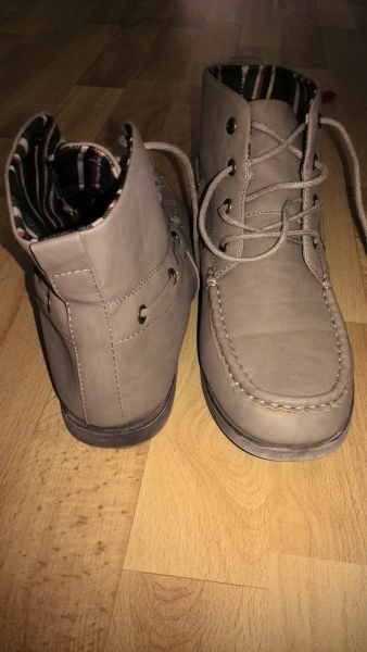 Neue Schnürschuhe