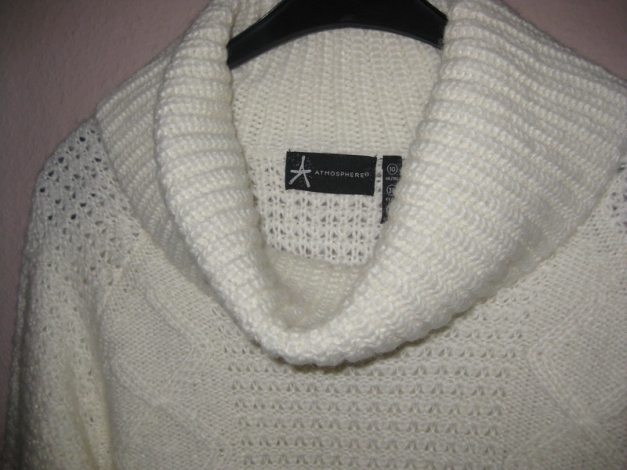 Cremé-farbiger Strickpullover
