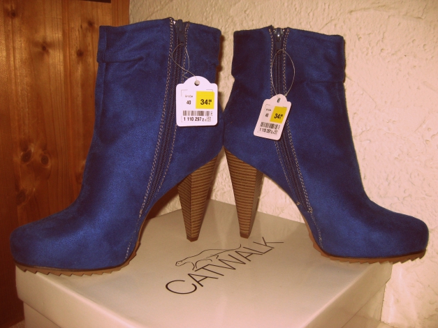 blaue Hochfrontpumps