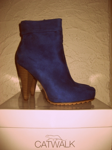 blaue Hochfrontpumps