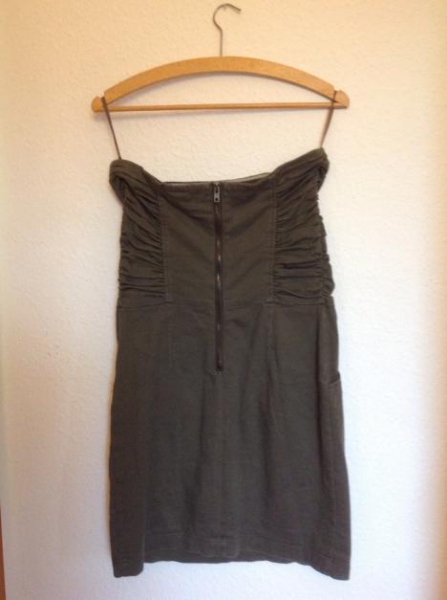 Olivgrünes Kleid von Review