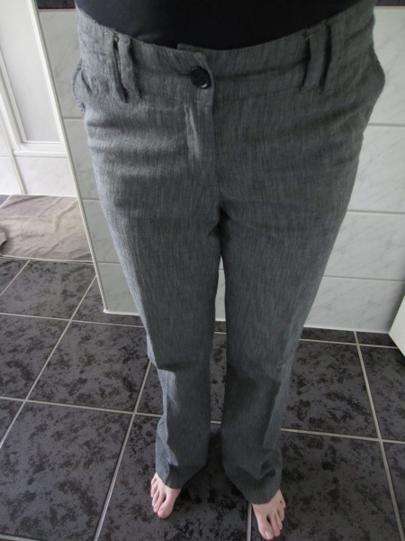 graue Stoffhose mit Taschen von S.Oliver