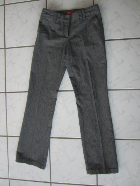 graue Stoffhose mit Taschen von S.Oliver
