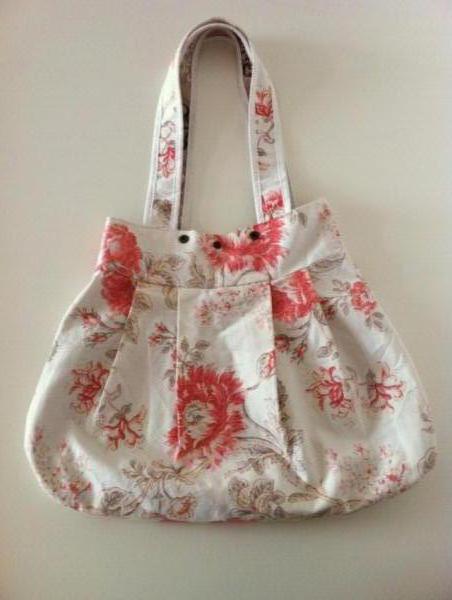 stofftasche mit roten blumen