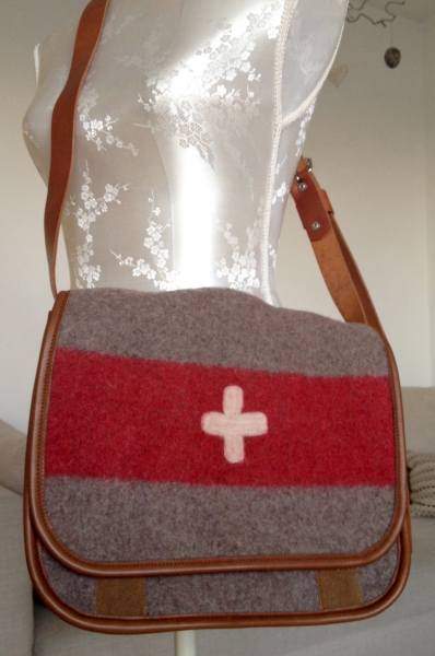 NEU Umhängetasche aus Leder und Filz NEU