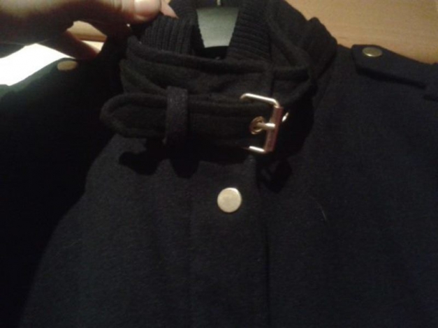 Edler, schwarzer Mantel von Yessica