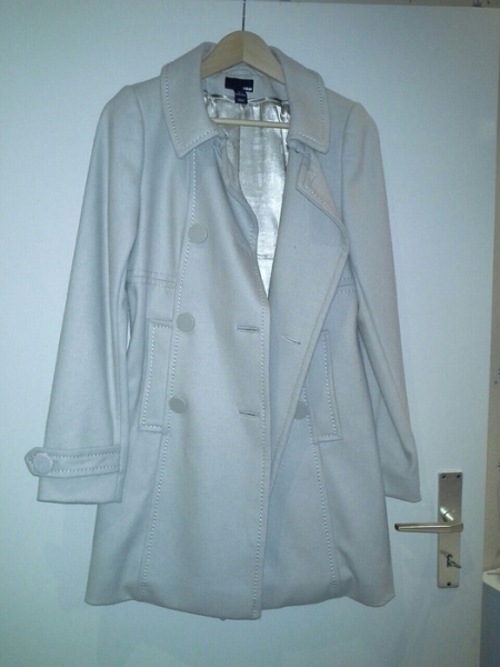 Eleganter, schicker Schöner trenchcoat mantel in beige Creme, ideal für die kommende kalte zeiten / H&M