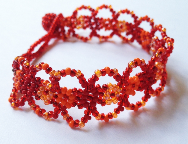 Süßes Perlenarmband, schöne Handarbeit