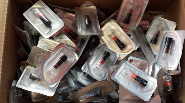 Avon mini Lippenstifte pro Stück 0,80€