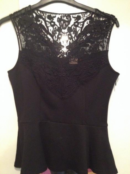 Spitzentop in schwarz