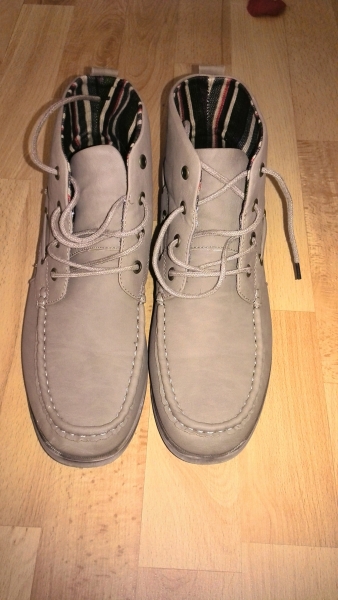 Neue Schnürschuhe