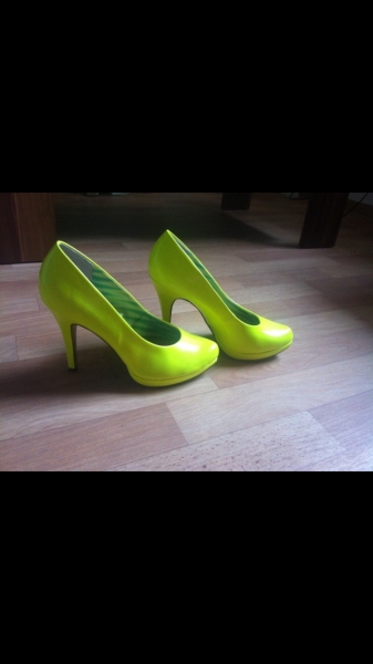 Neon Pumps