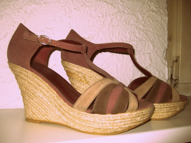 Sandalen mit Keilabsatz