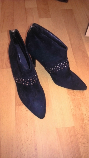 Dunkelblaue Stiefeletten