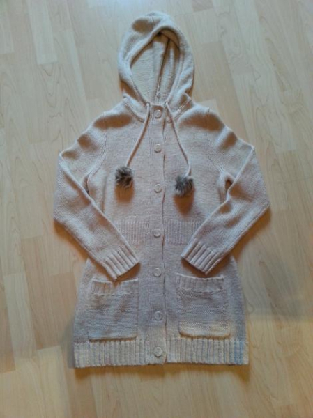 Langer Cardigan mit Bommeln und Kapuze