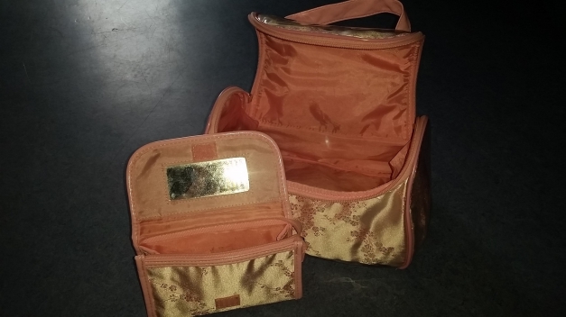 Kosmetiktasche  m. Schminktäschen 