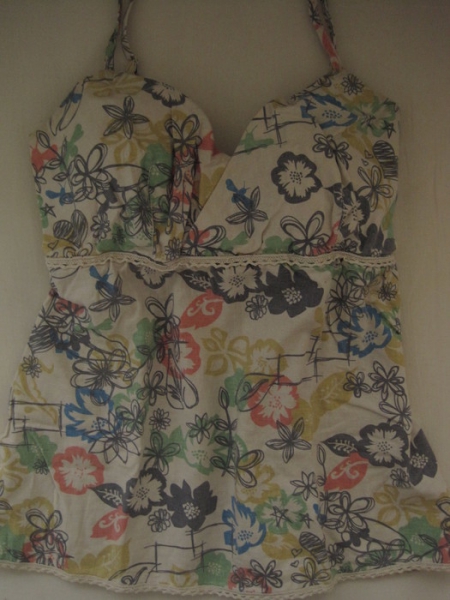 Babydoll / Top mit Blumenmuster und gehäkelten Bordüren, Größe M