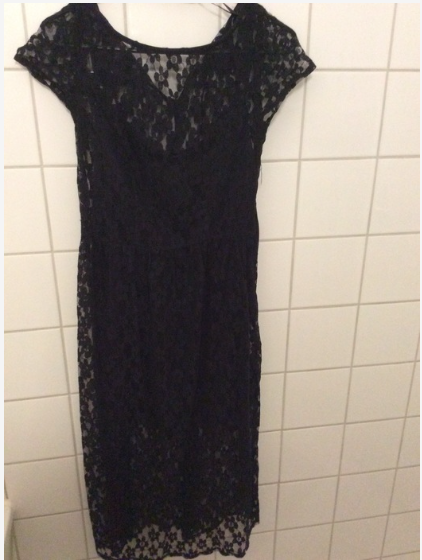 schwarzes langes Spitzen-Kleid 