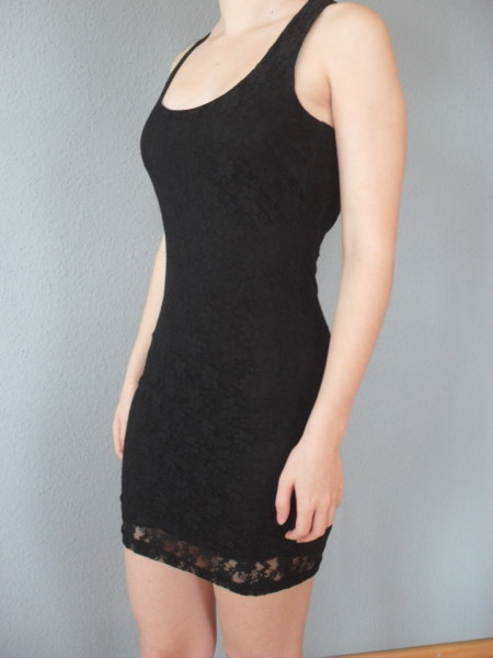 kleines Schwarzes mit Spitze