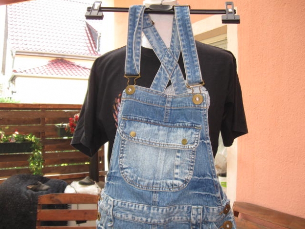 *** Super ~ Stylische ~ Jeans ~ Latzbermuda ***