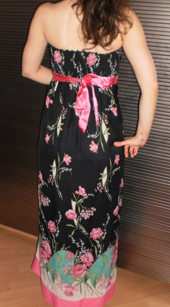 Blumenkleid: Zauberhaftes, trägerloses Langkleid mit Borte & Rückenraffung! / Fashion Wave