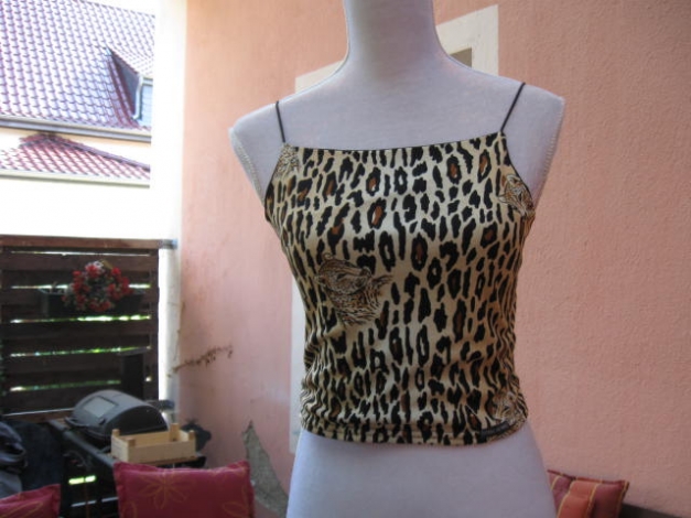 *** Leo ~ Top ~ Raffinierter Rücken ***