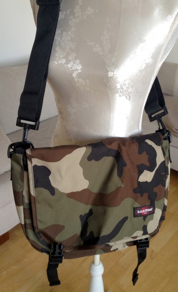 NEU Eastpak-Tasche Carmou NEU