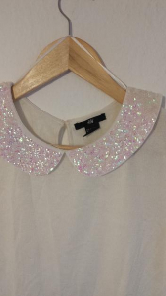 Schickes weißes Oberteil mit Glitzer Kragen