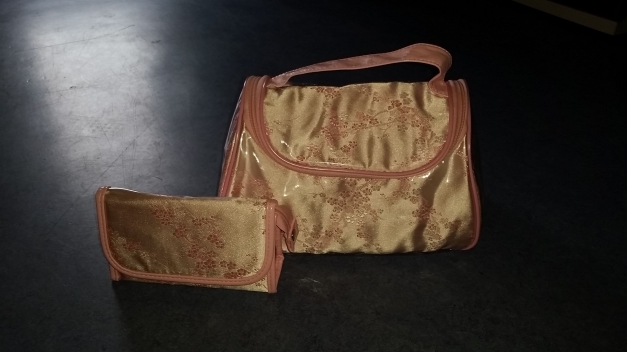 Kosmetiktasche  m. Schminktäschen 