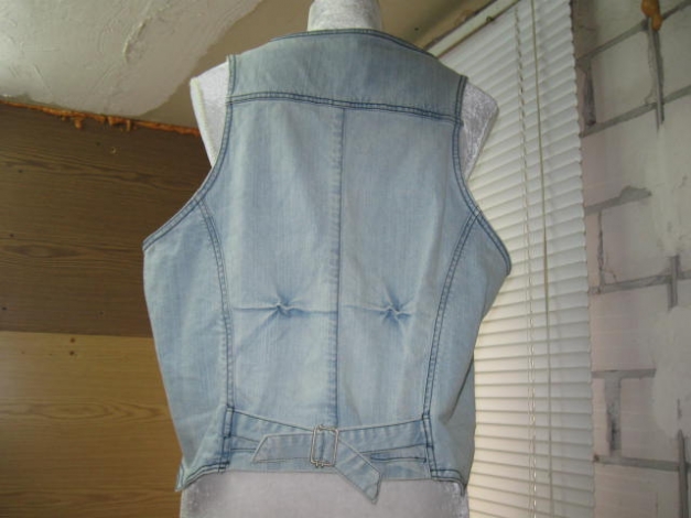 *** Hellblau ~ Weste ~ Toller Schnitt ***