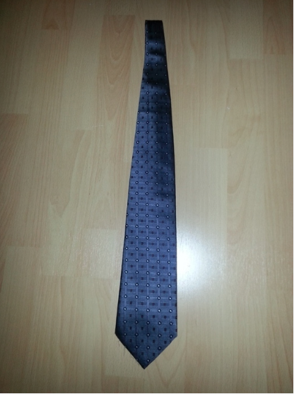 graue Krawatte mit Muster
